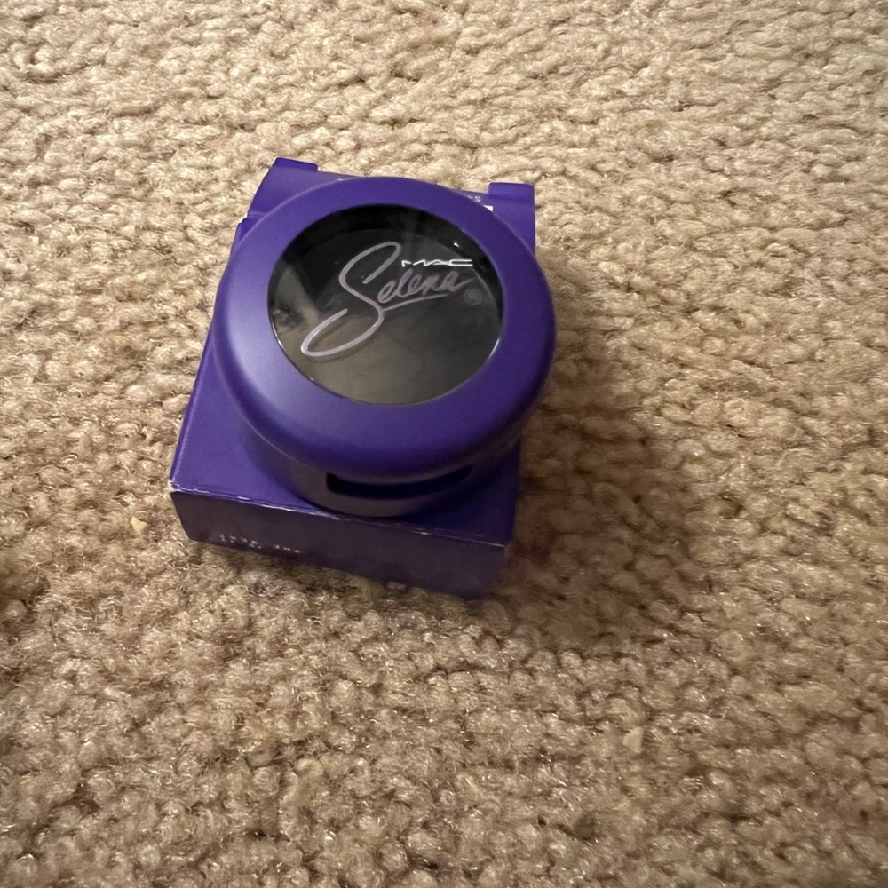 💜Selena x MAC Eyeshadow💜